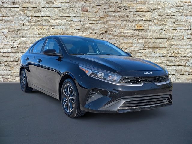 Used 2023 Kia Forte LXS image 2