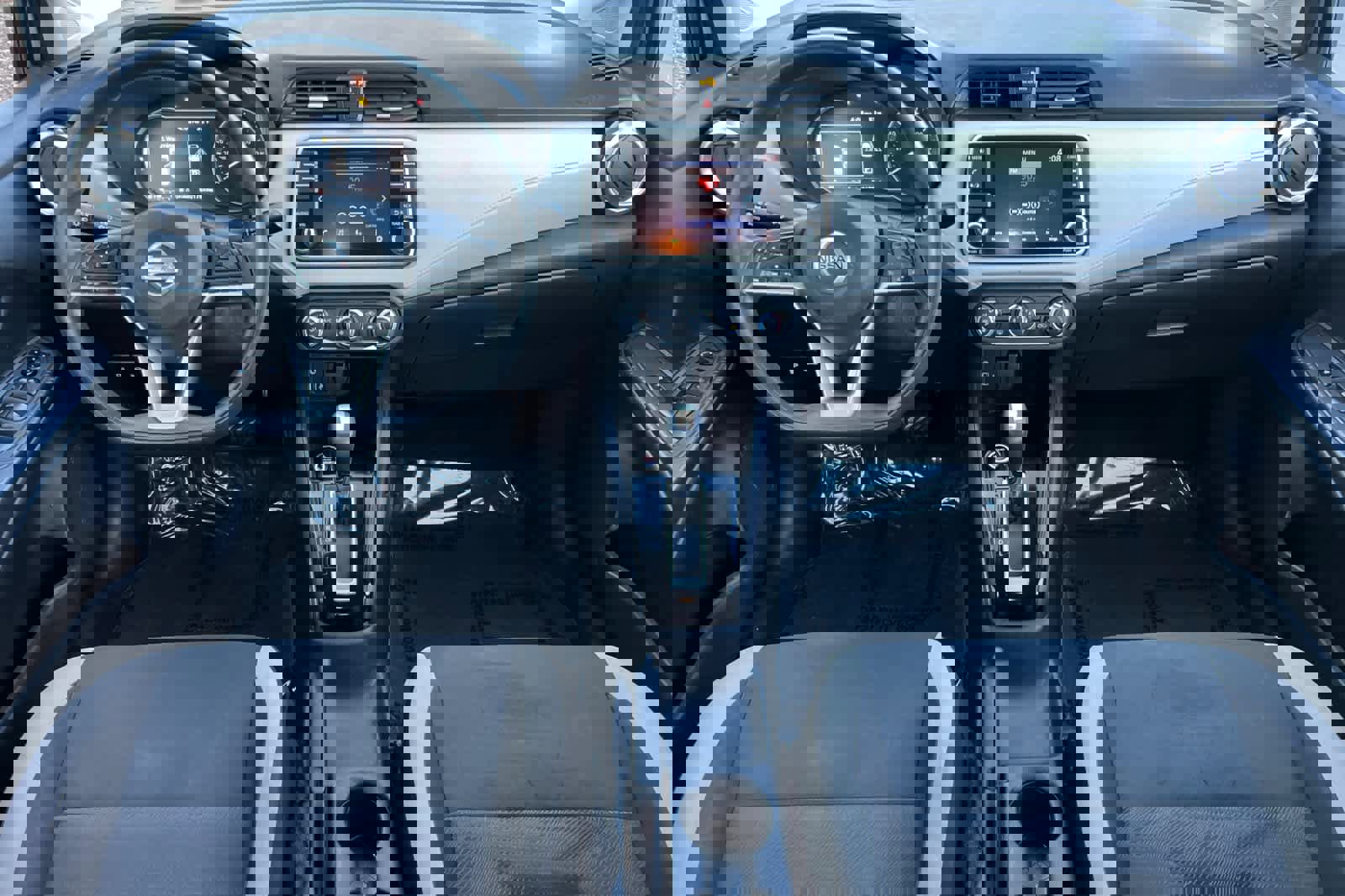 Used 2021 Nissan Versa SV image 3