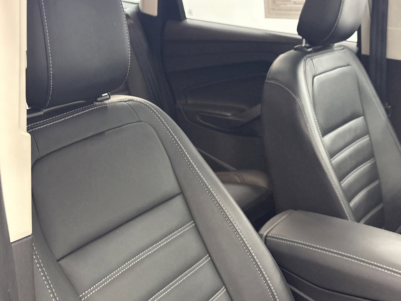 Used 2019 Ford Escape Titanium image 11