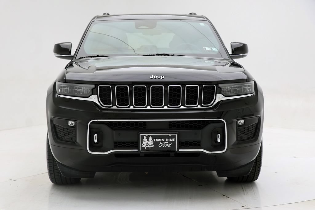 Used 2023 Jeep Grand Cherokee Overland w/ Luxury Tech Group IV AWD/4WD image 4