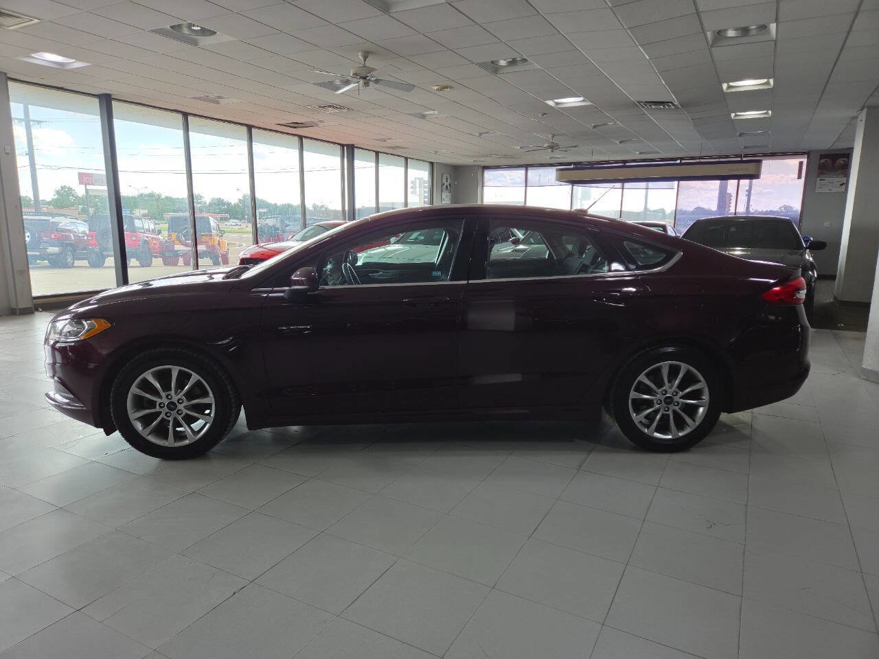 Used 2017 Ford Fusion SE w/ Fusion SE Technology Package FWD image 4