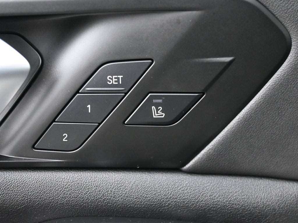 Used 2024 BMW X5 xDrive40i w/ Premium Package AWD/4WD image 5
