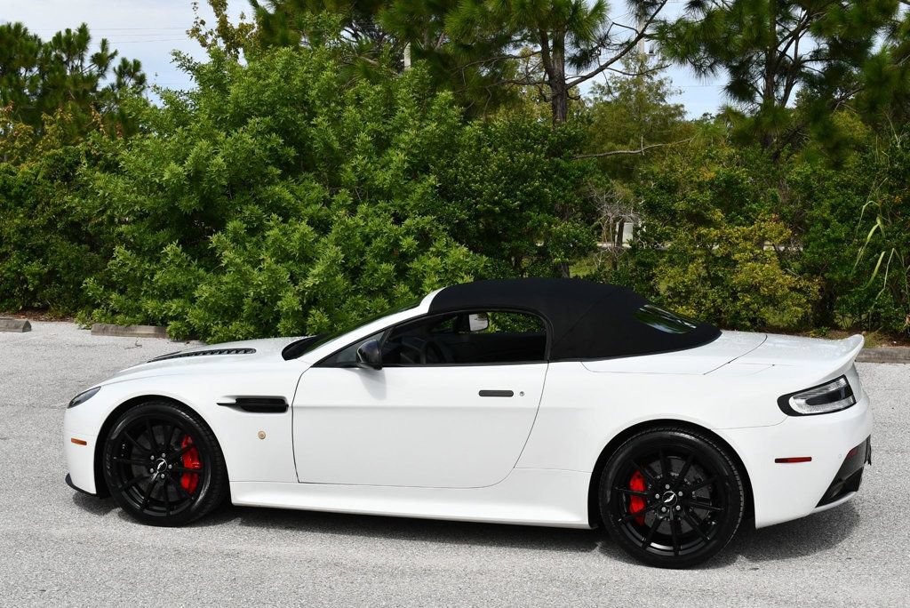Used 2017 Aston Martin V12 Vantage S RWD image 4