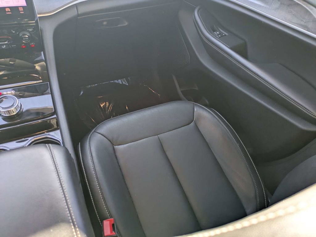 Used 2023 Jeep Grand Cherokee Limited w/ Black Appearance Package image 15