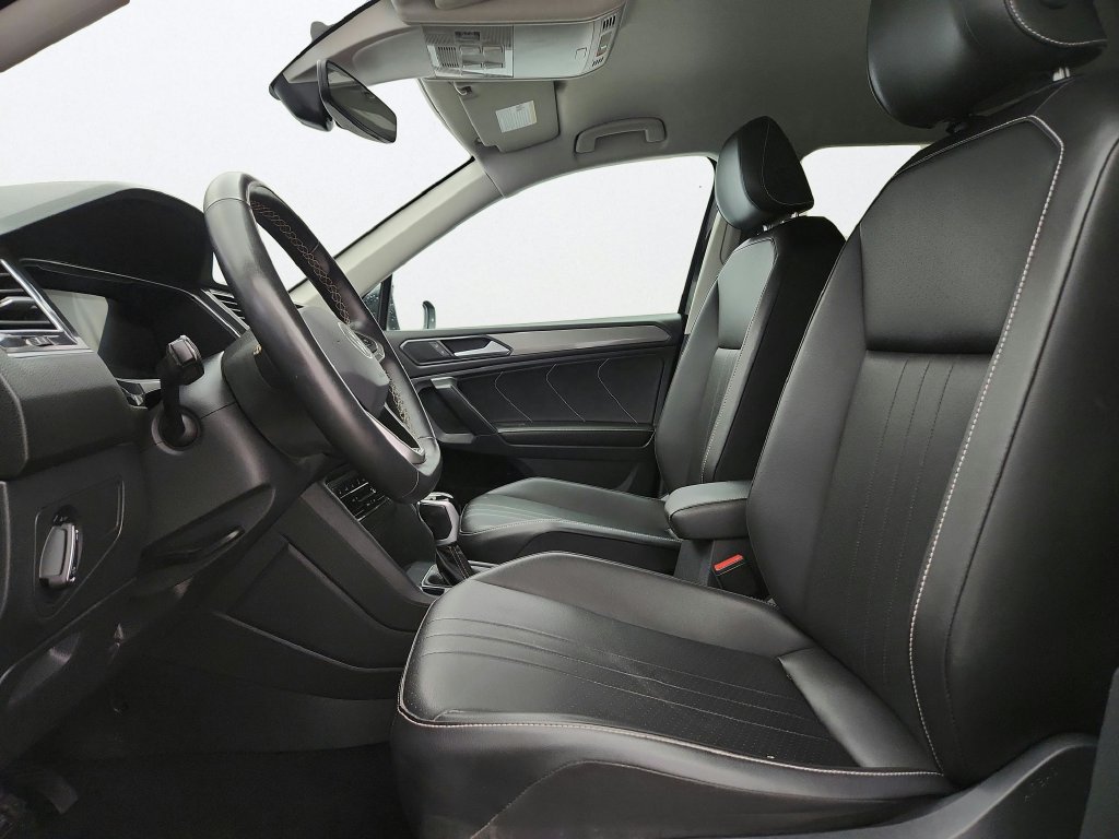 Used 2024 Volkswagen Tiguan SE AWD/4WD image 10