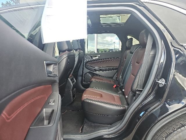 Used 2021 Ford Edge Titanium w/ Equipment Group 301A AWD/4WD image 8