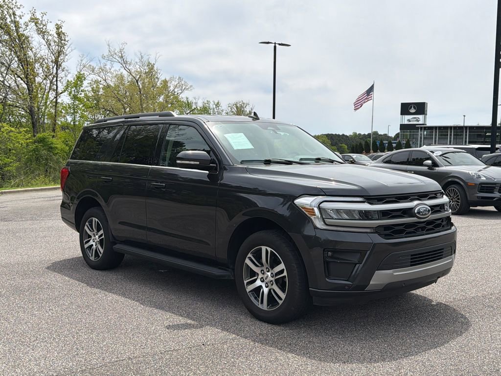 Used 2024 Ford Expedition XLT image 1