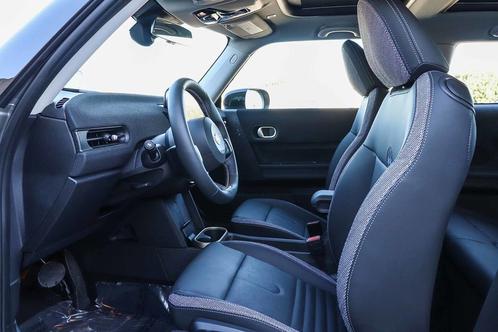 Used 2025 MINI Cooper 2-Door Hardtop image 18