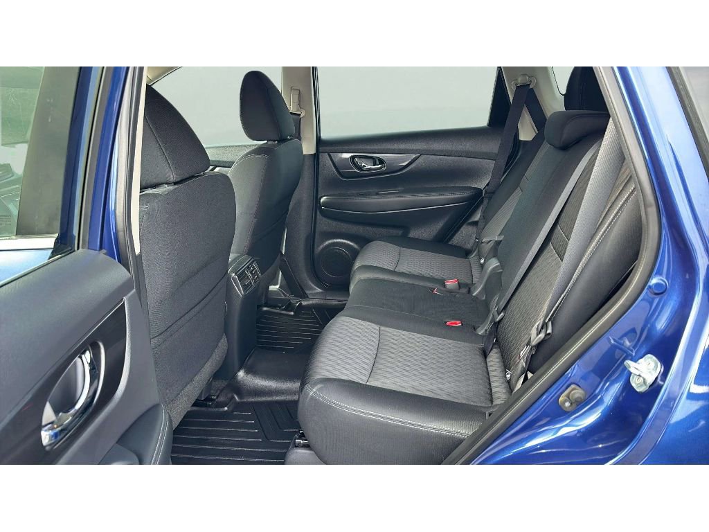 Used 2017 Nissan Rogue SV image 11