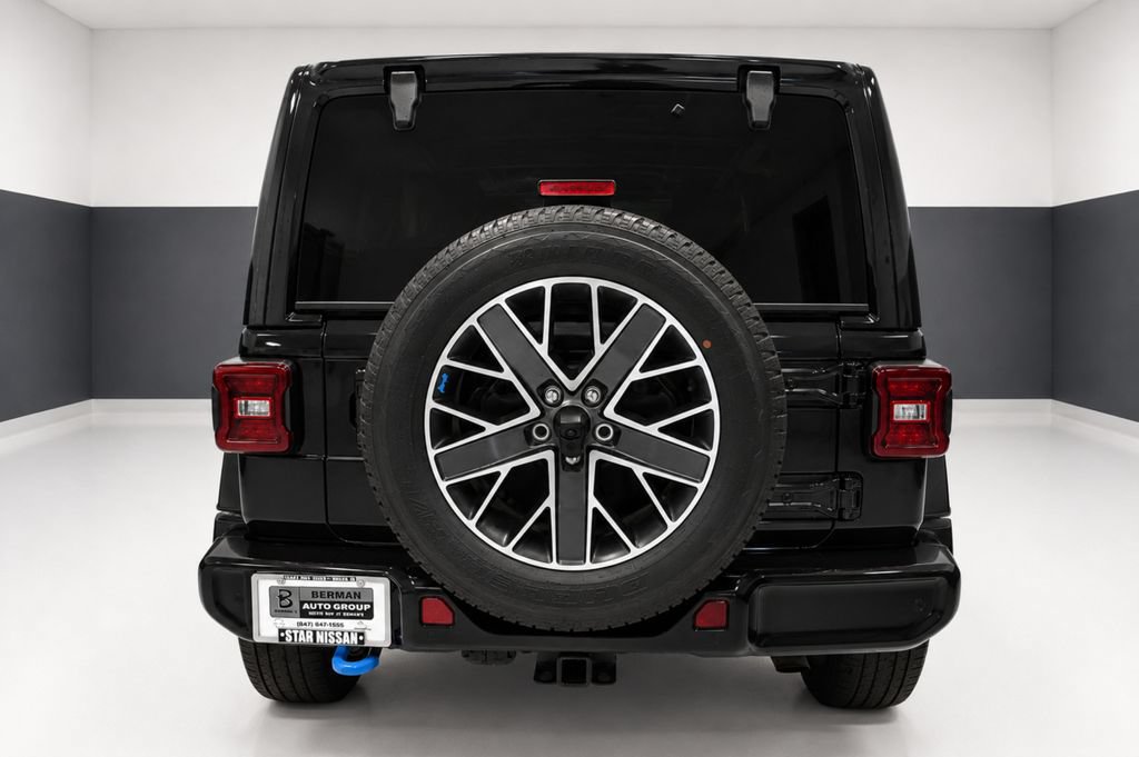Used 2022 Jeep Wrangler Unlimited Sahara AWD/4WD image 9