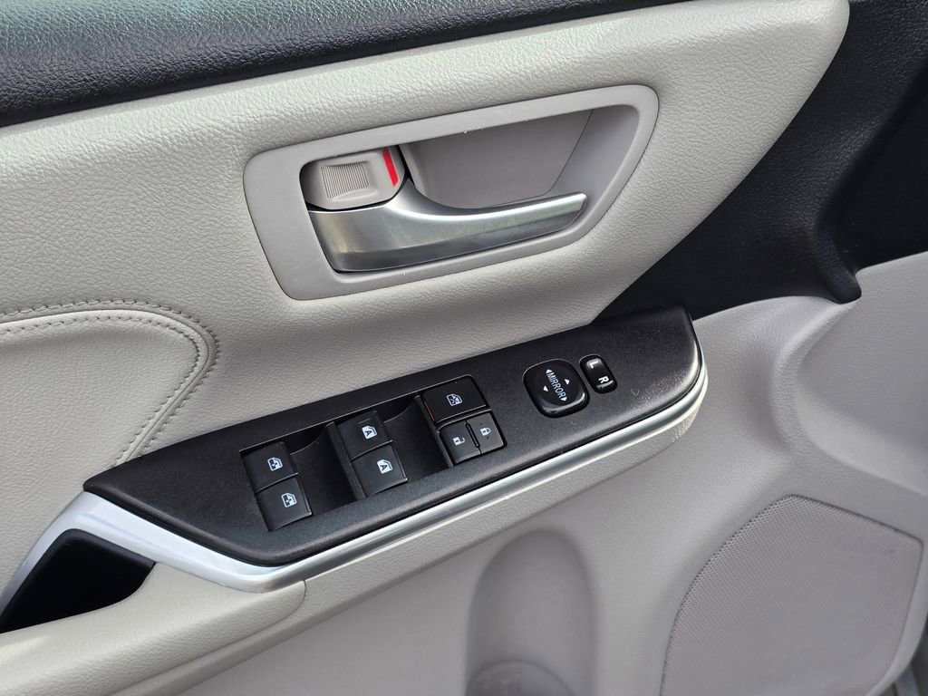 Used 2015 Toyota Camry XLE FWD image 23