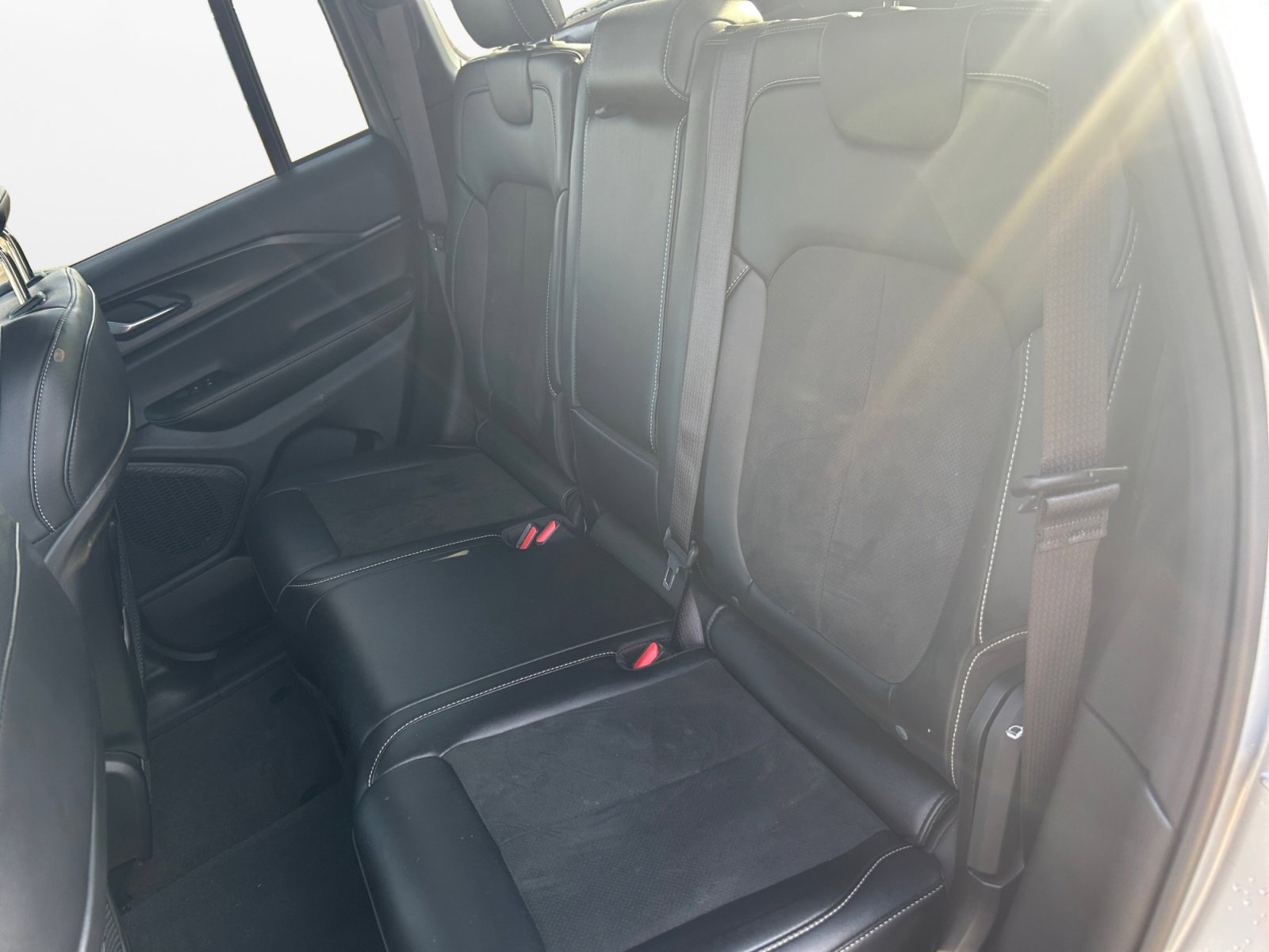 Used 2025 Jeep Grand Cherokee Altitude AWD/4WD image 15