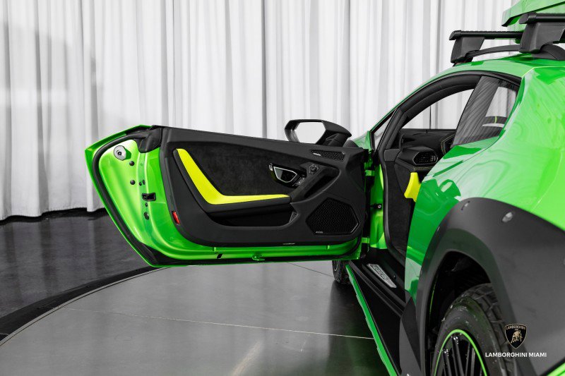 Used 2024 Lamborghini Huracan Sterrato image 28