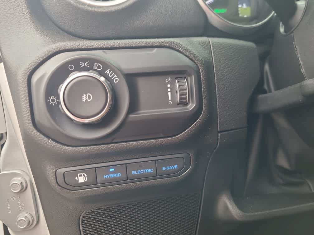 Used 2023 Jeep Wrangler Unlimited Sahara w/ Cold Weather Group AWD/4WD image 15