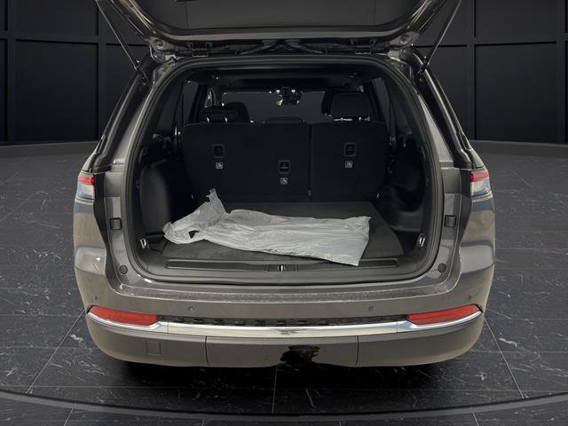 New 2025 Jeep Grand Cherokee Laredo X w/ Trailer Tow Package image 13
