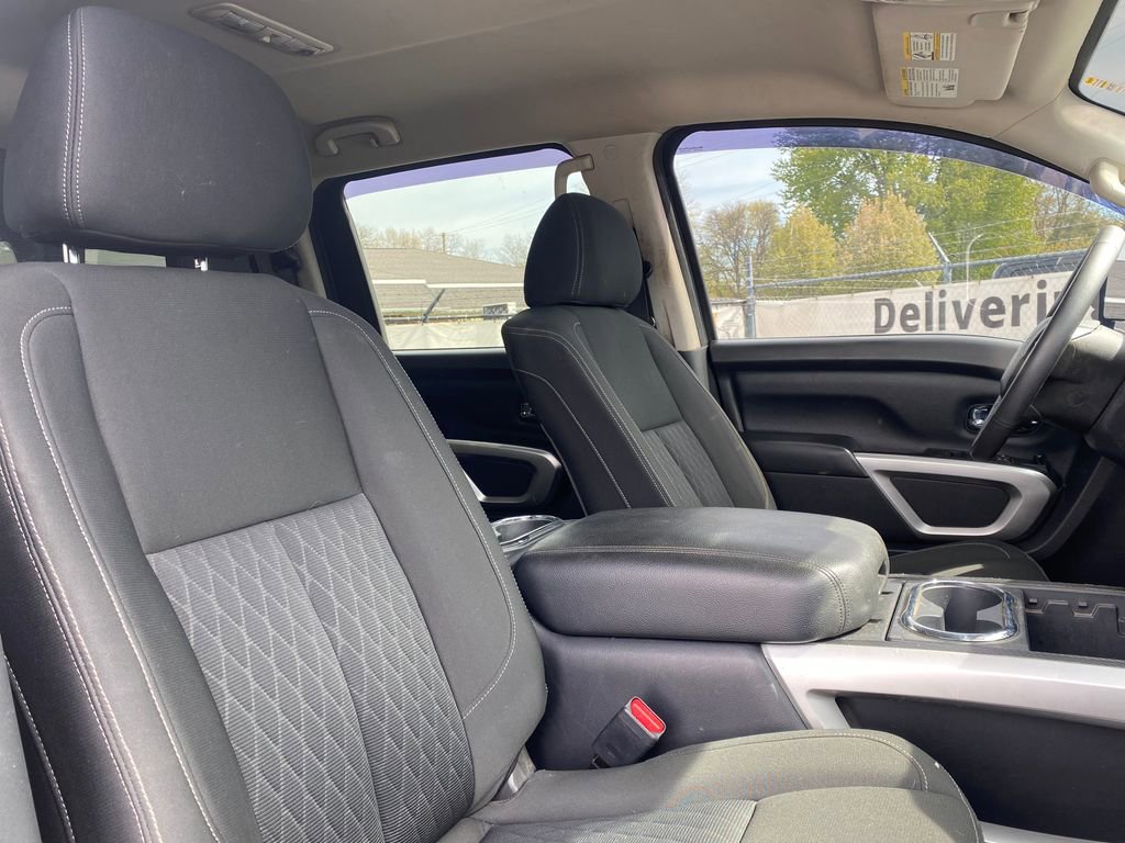 Used 2017 Nissan Titan SV AWD/4WD image 17