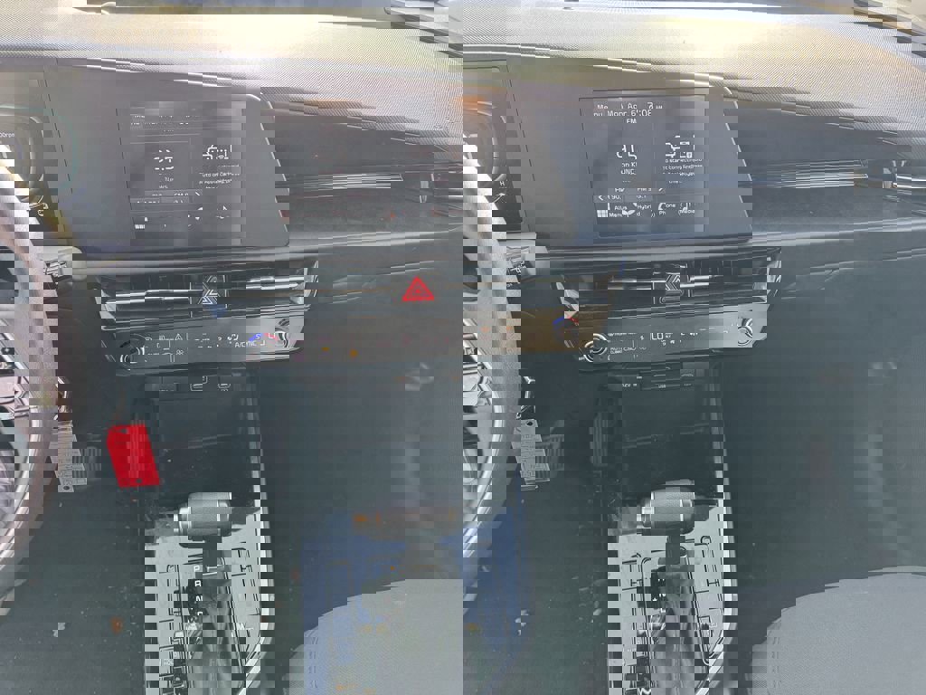 Used 2023 Kia Niro LX image 8