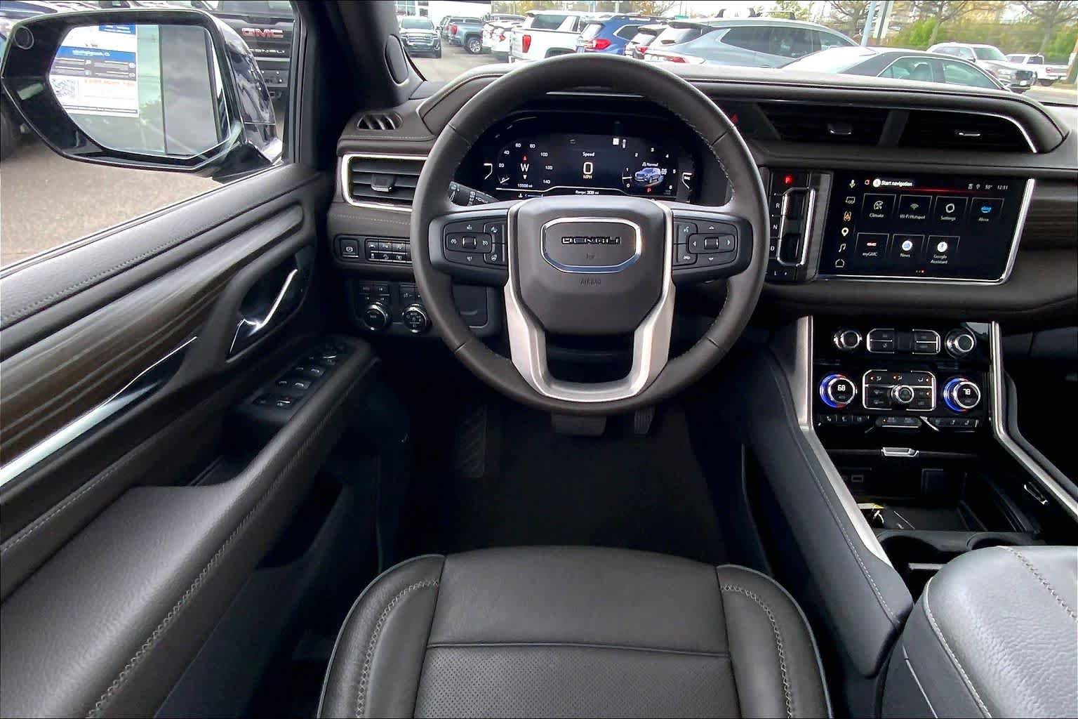 Used 2024 GMC Yukon XL Denali AWD/4WD image 6