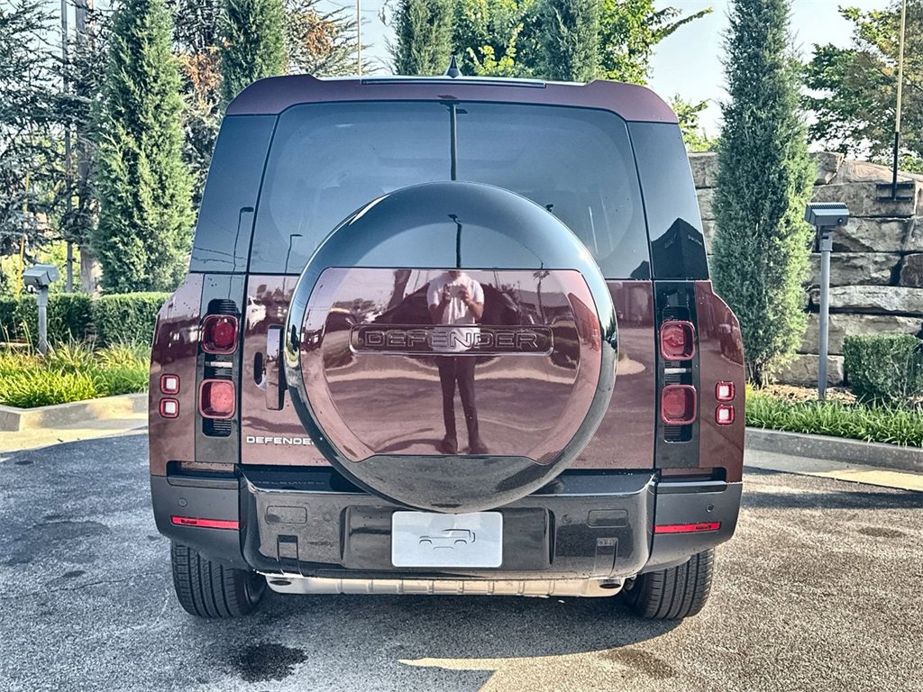 Used 2025 Land Rover Defender 130 S image 4