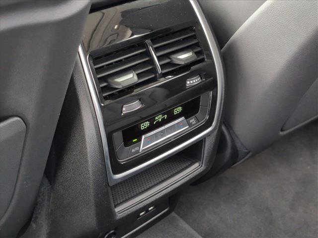Used 2025 BMW X7 xDrive40i w/ Parking Assistance Package image 18