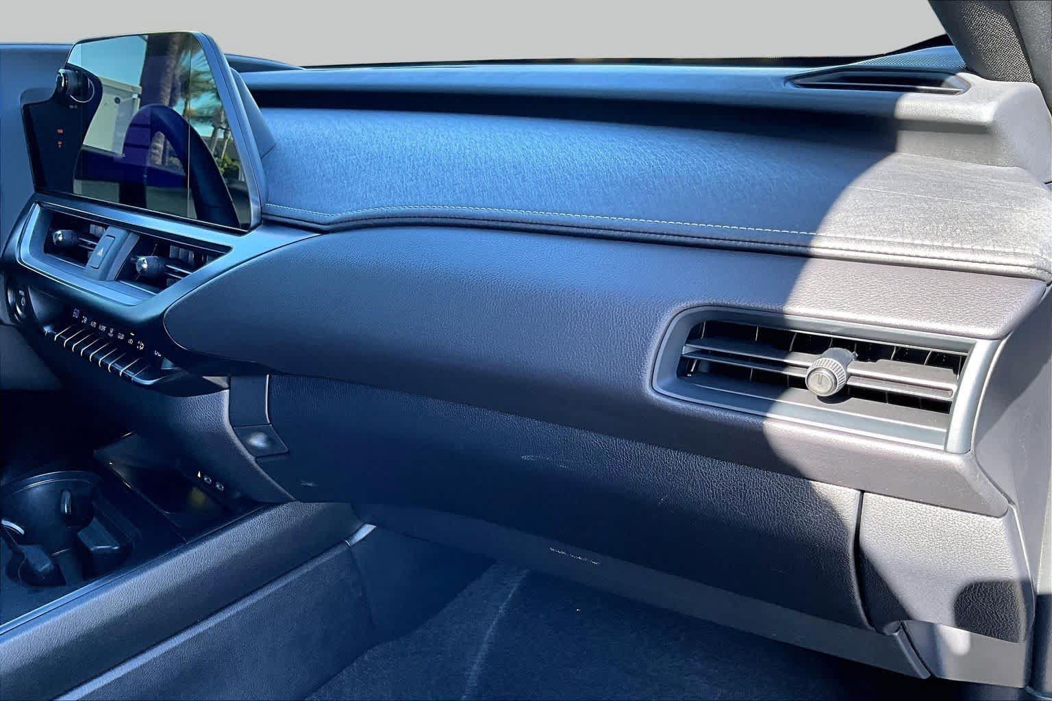 Certified 2024 Lexus UX 250h FWD image 17
