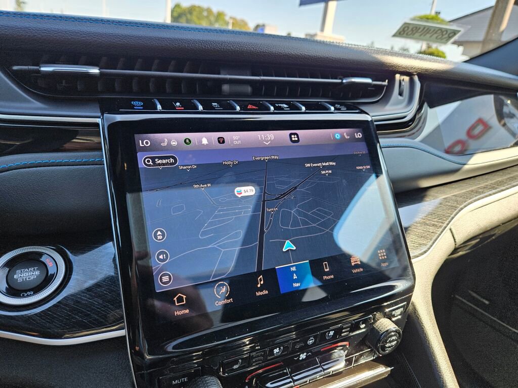 Used 2024 Jeep Grand Cherokee Trailhawk image 25