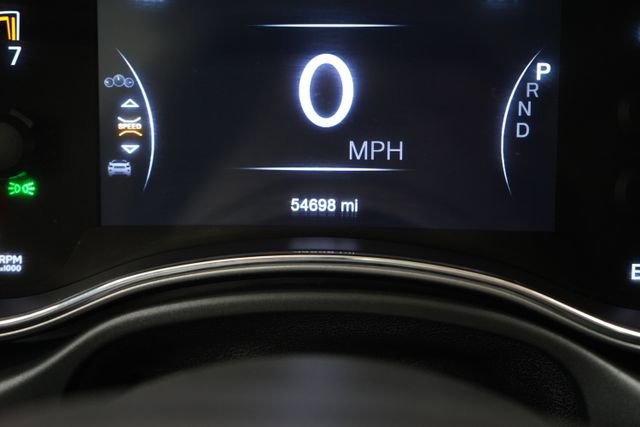 Used 2020 Jeep Grand Cherokee Altitude image 23