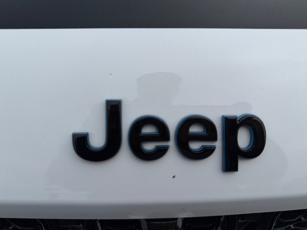 Used 2022 Jeep Grand Cherokee Trailhawk AWD/4WD image 35