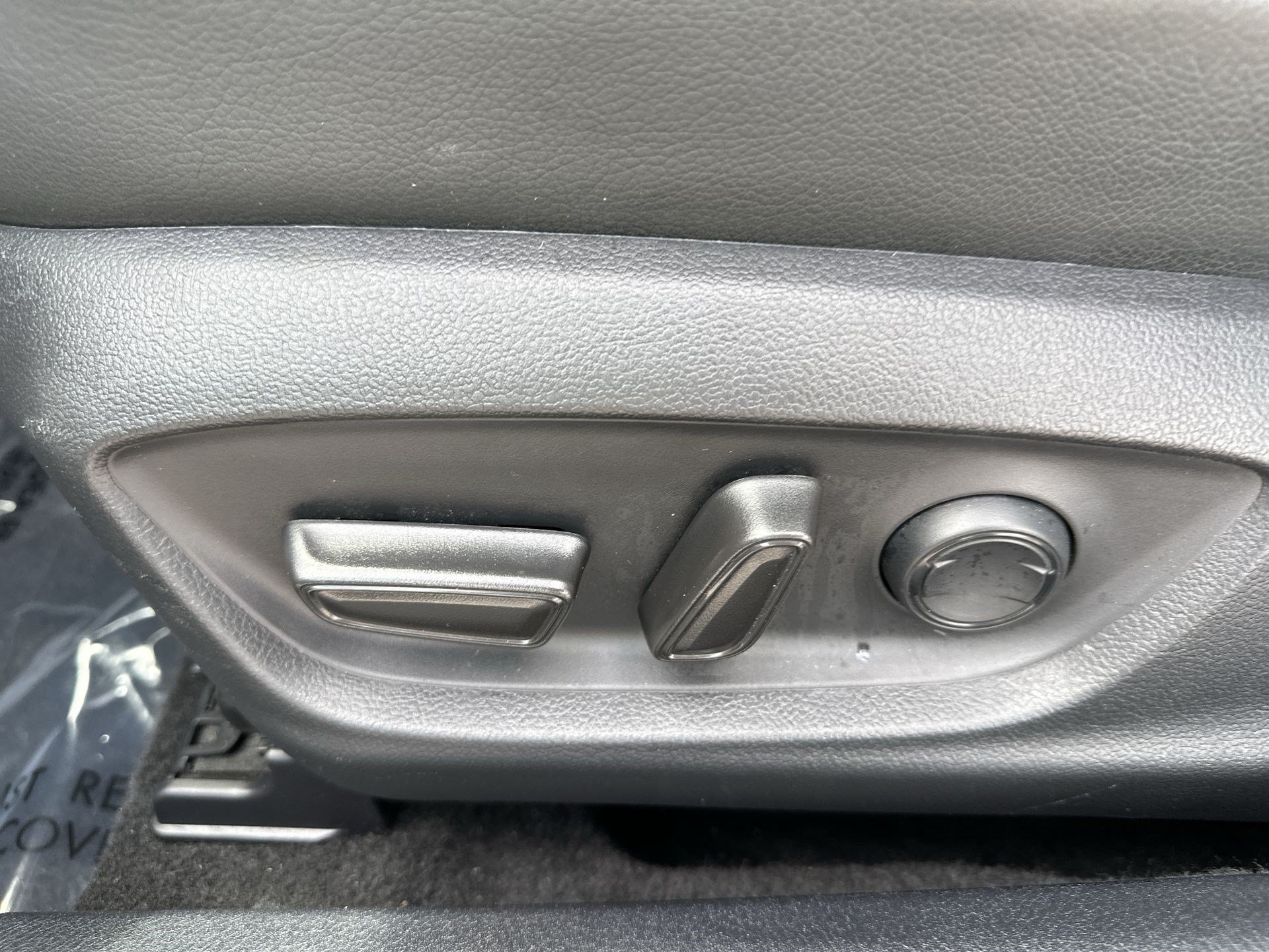 Used 2022 Toyota Camry SE FWD image 14