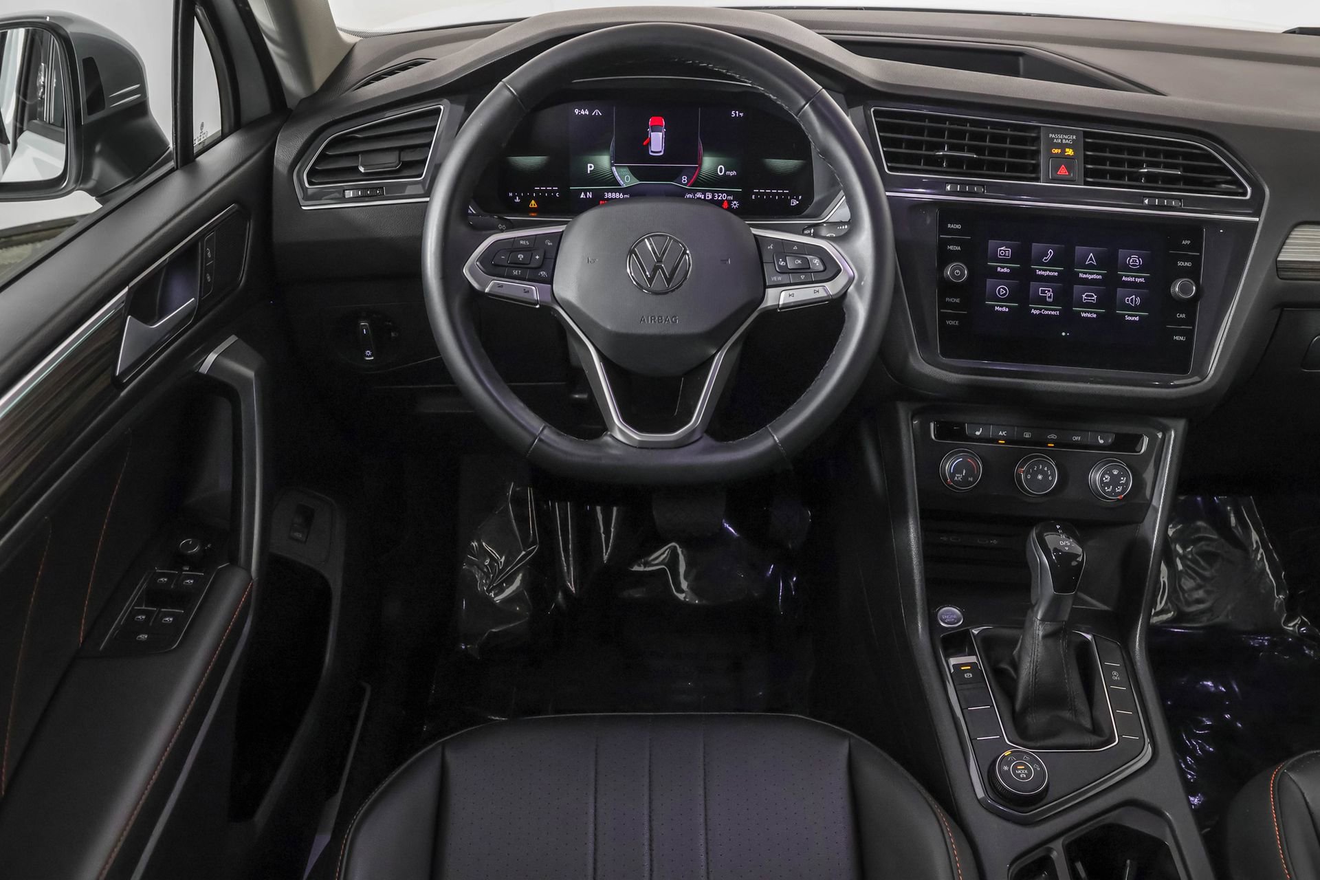 Used 2024 Volkswagen Tiguan Wolfsburg Edition image 37