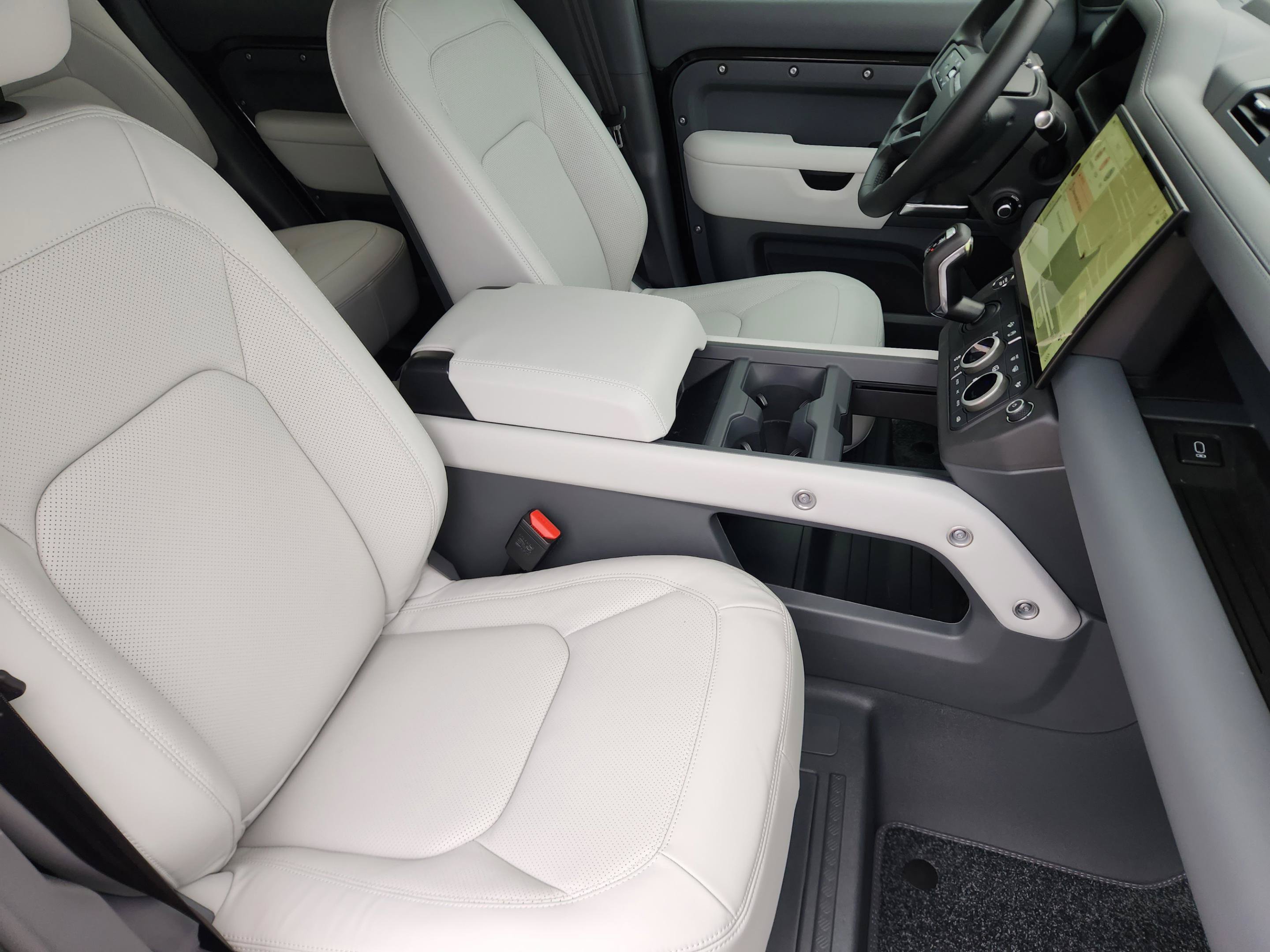 New 2026 Land Rover Defender 130 X-Dynamic SE AWD/4WD image 9