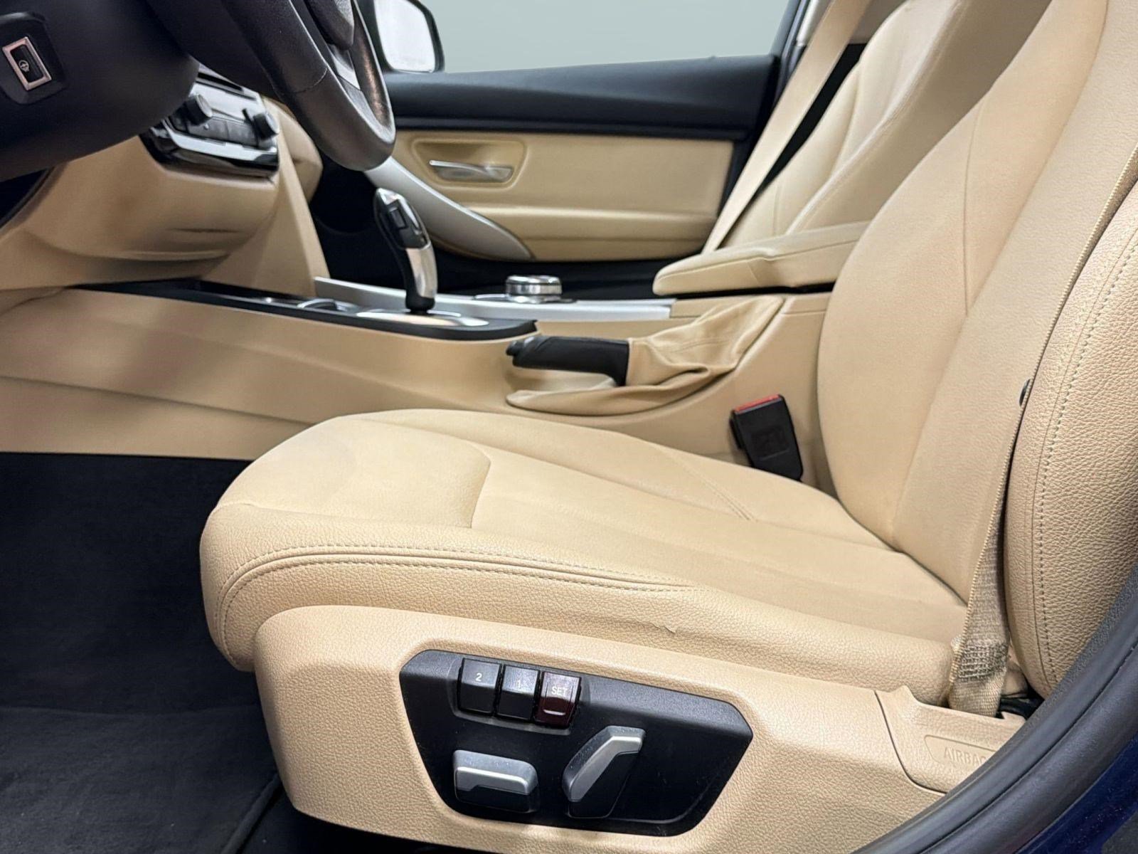 Used 2018 BMW 320i xDrive Sedan w/ Convenience Package AWD/4WD image 20