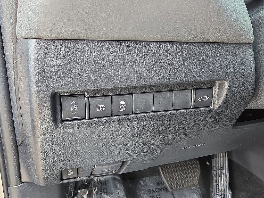 Used 2023 Toyota Venza XLE AWD/4WD image 25
