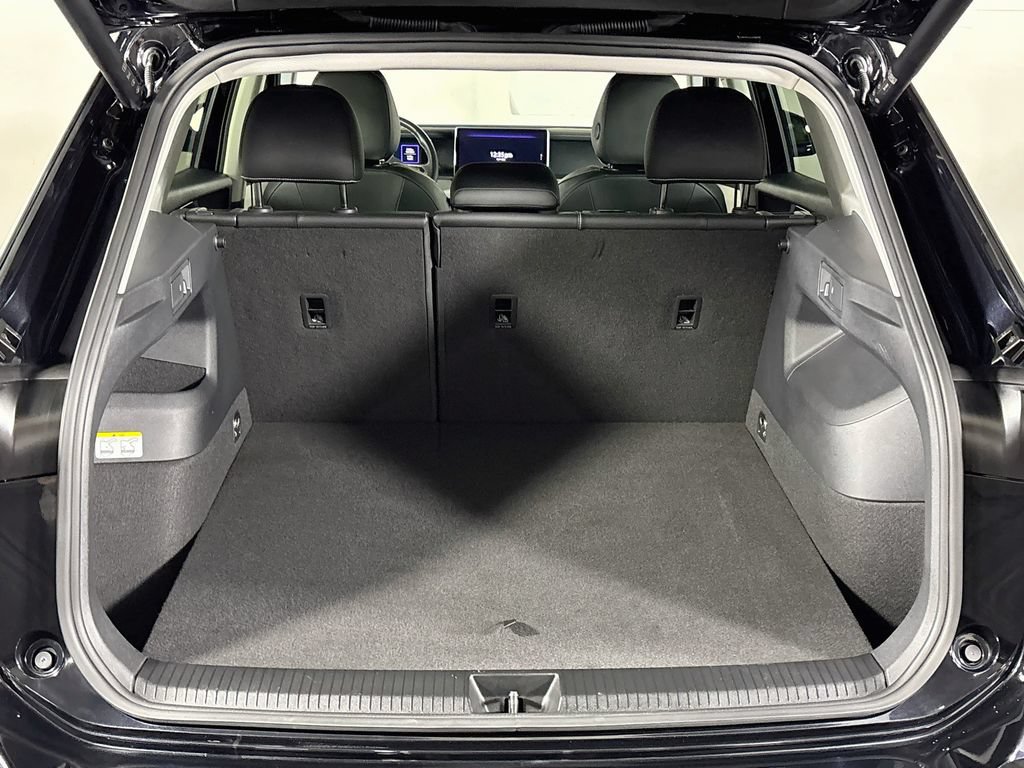 Certified 2025 Volkswagen Tiguan SE FWD image 21