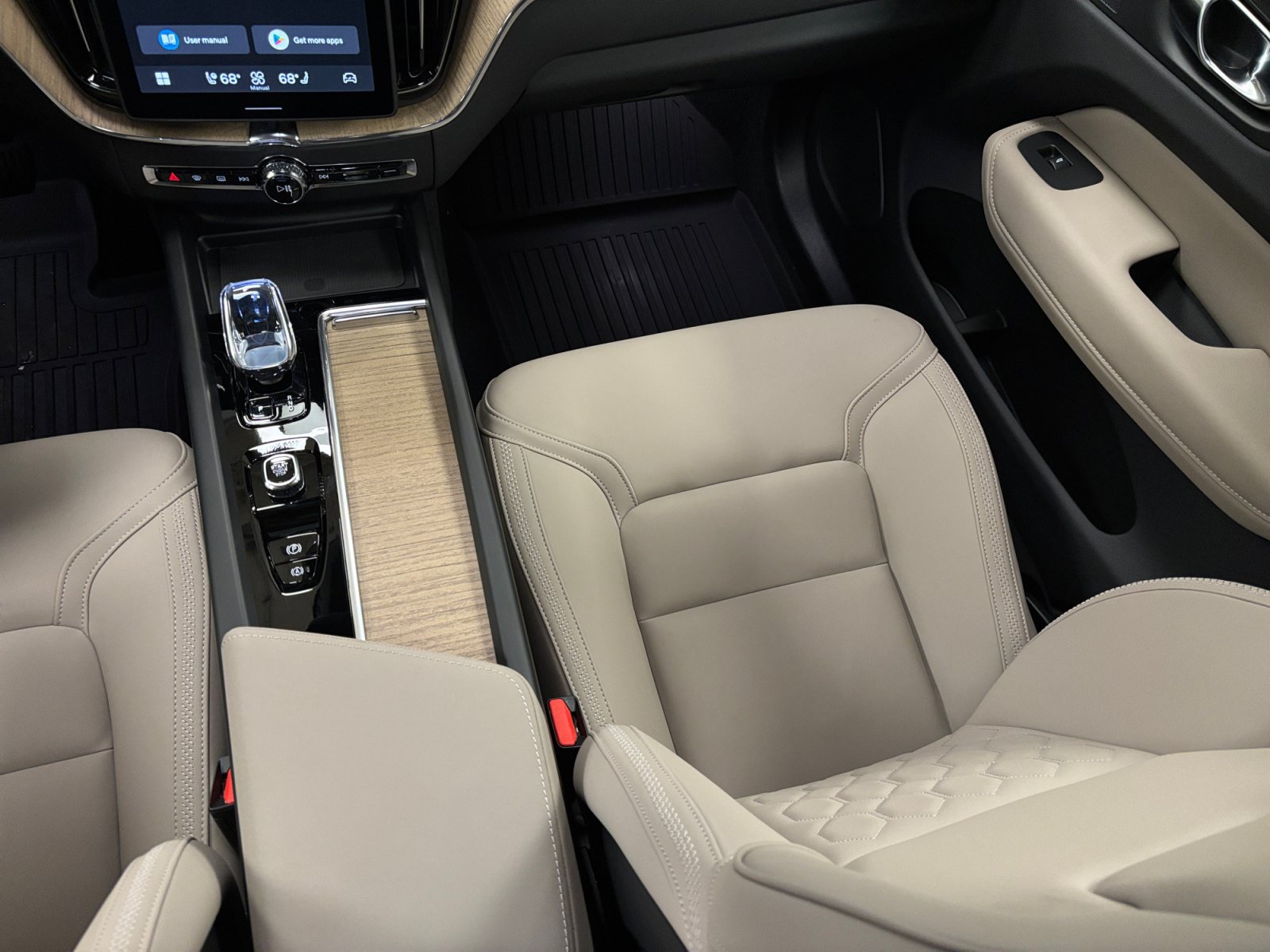 New 2026 Volvo XC60 T8 Plus w/ Climate Package AWD/4WD image 17