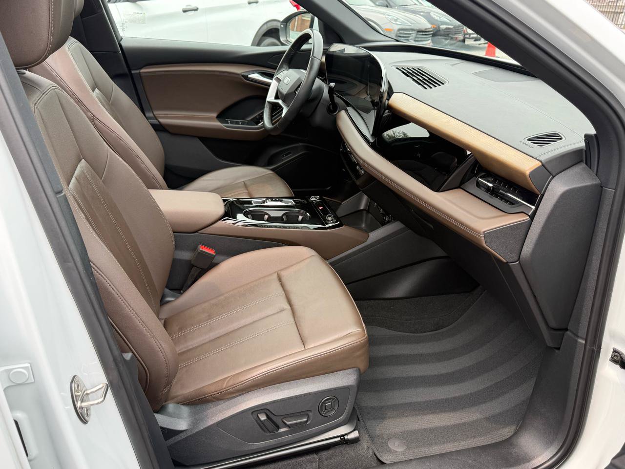 Used 2025 Audi Q6 e-tron Premium w/ 20" Wheel Package AWD/4WD image 17