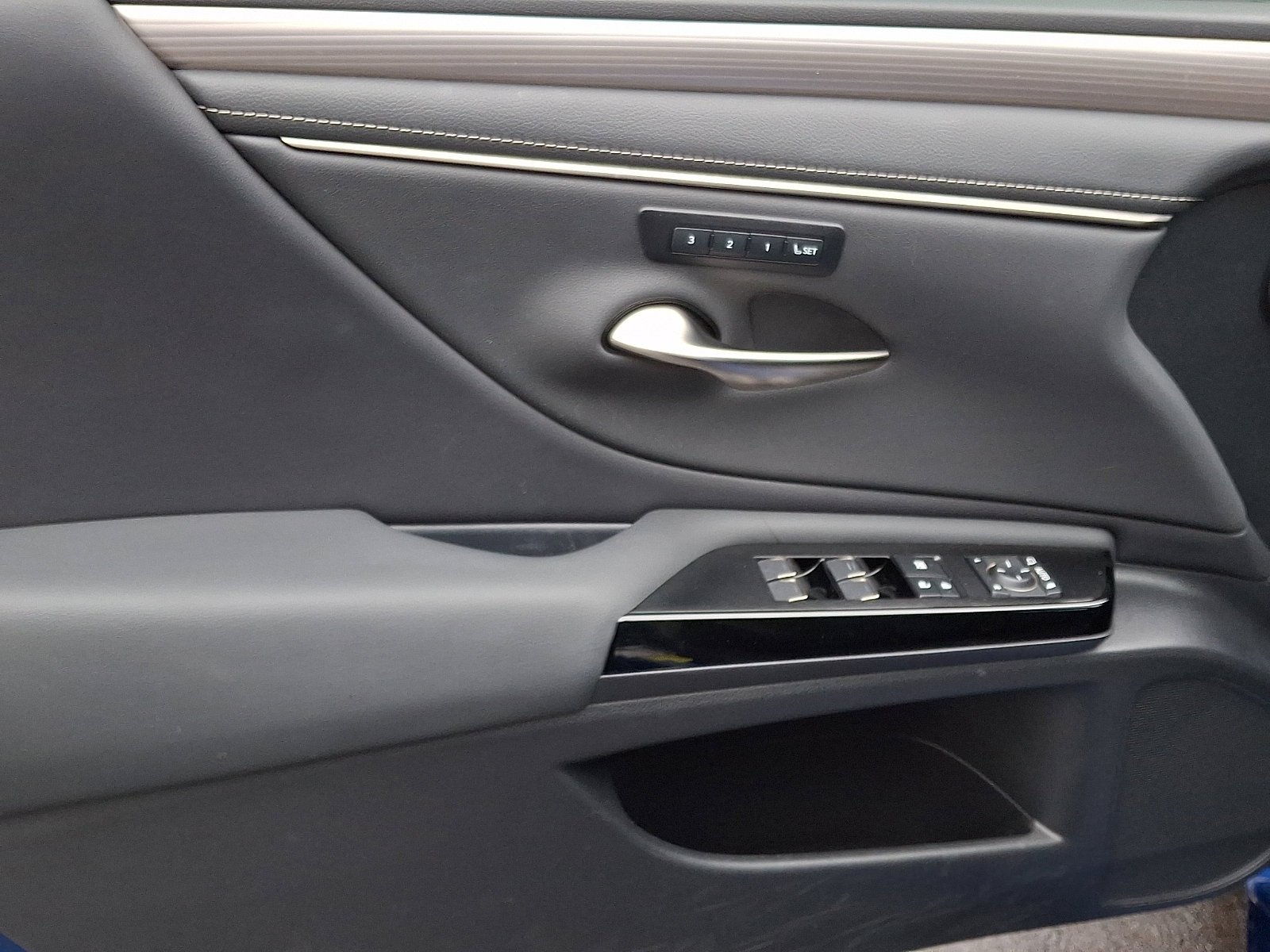 Certified 2022 Lexus ES 350 F Sport w/ Accessory Package 2 image 13