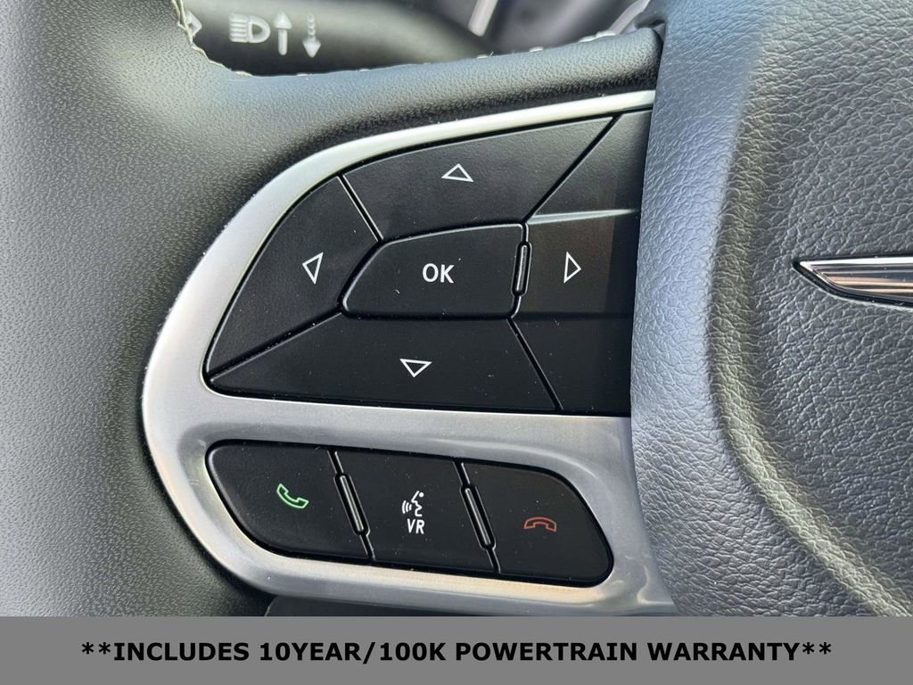 Used 2025 Chrysler Pacifica Select FWD image 19