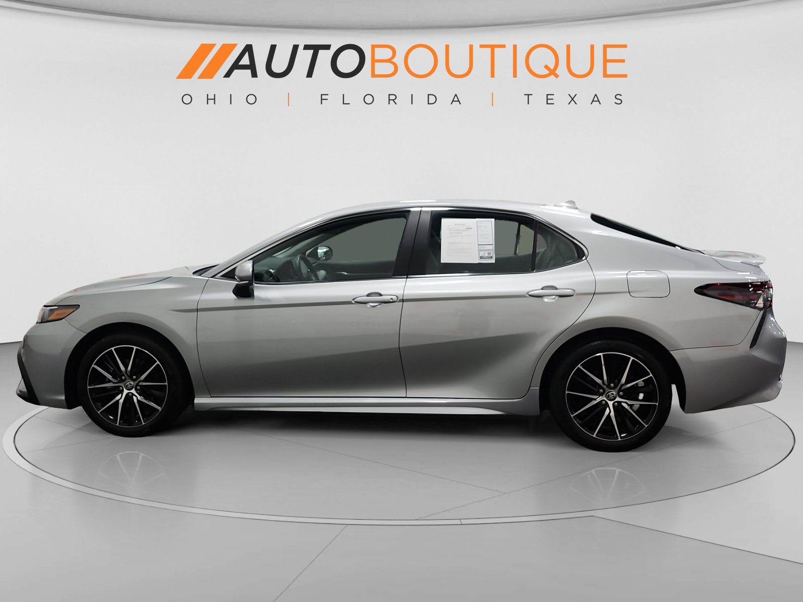 Used 2024 Toyota Camry SE AWD/4WD image 2