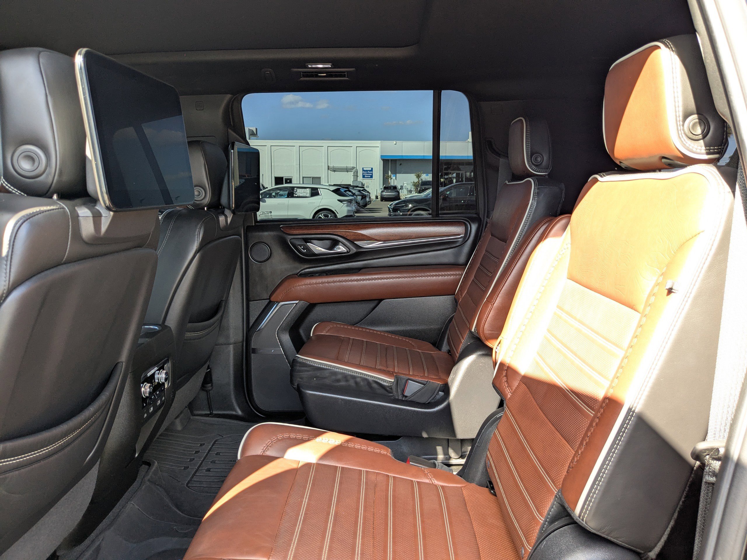 Used 2023 GMC Yukon XL Denali Ultimate image 13