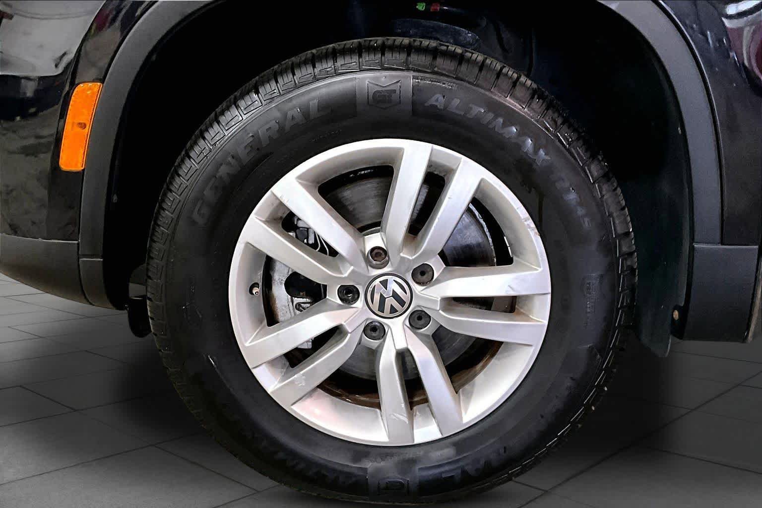 Used 2017 Volkswagen Tiguan S AWD/4WD image 11
