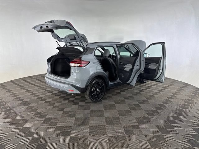 Used 2021 Nissan Kicks SR FWD image 17