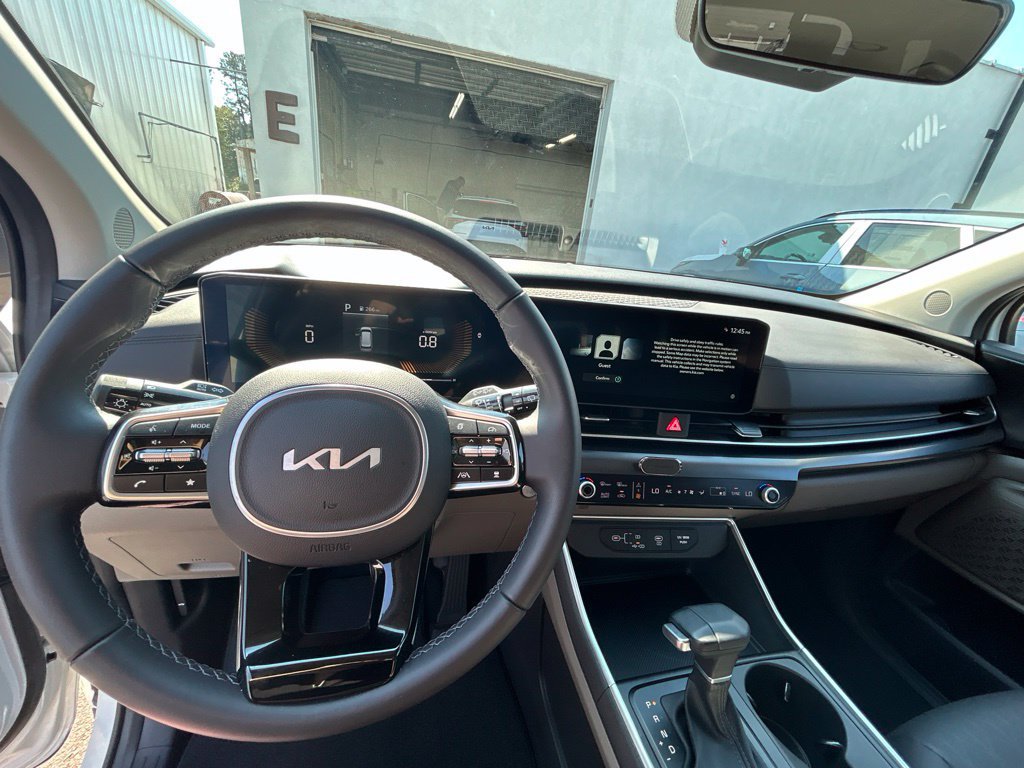 Certified 2026 Kia Carnival LX FWD image 13