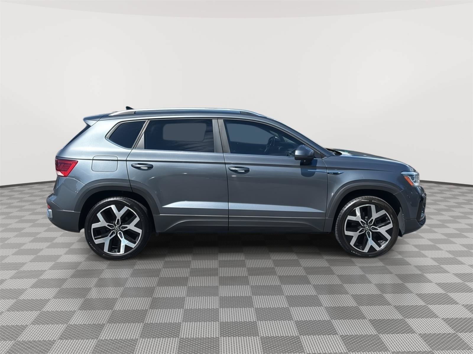 Used 2022 Volkswagen Taos SEL AWD/4WD image 4