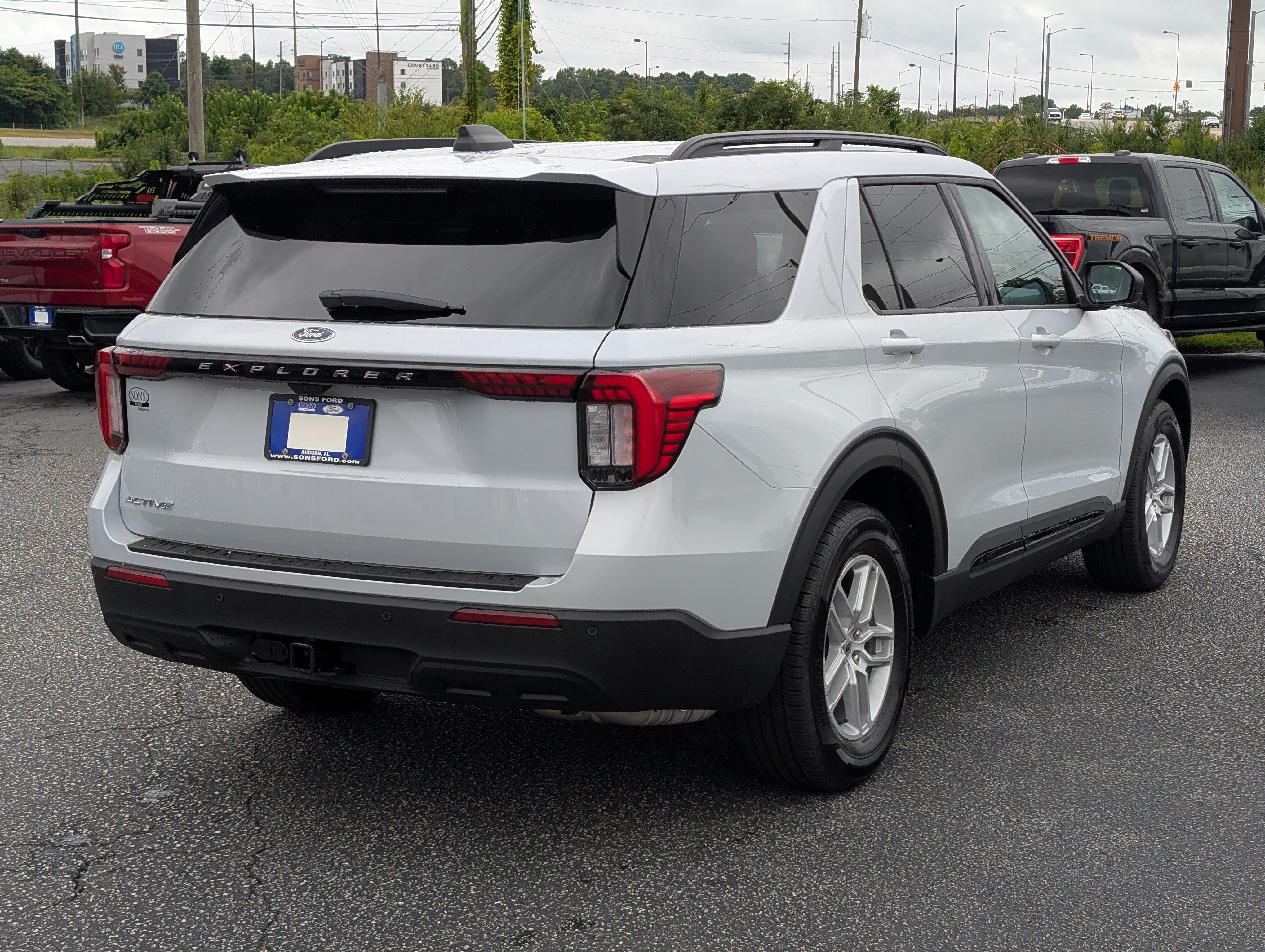 New 2026 Ford Explorer Active RWD image 9