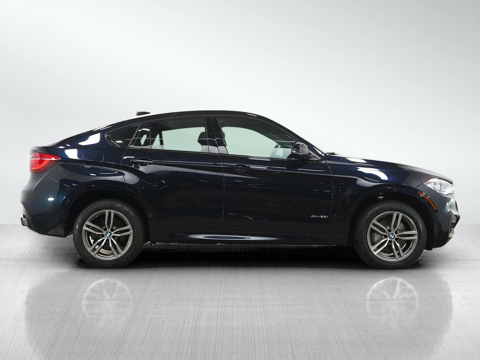 Used 2019 BMW X6 xDrive50i w/ M Sport Package AWD/4WD image 7