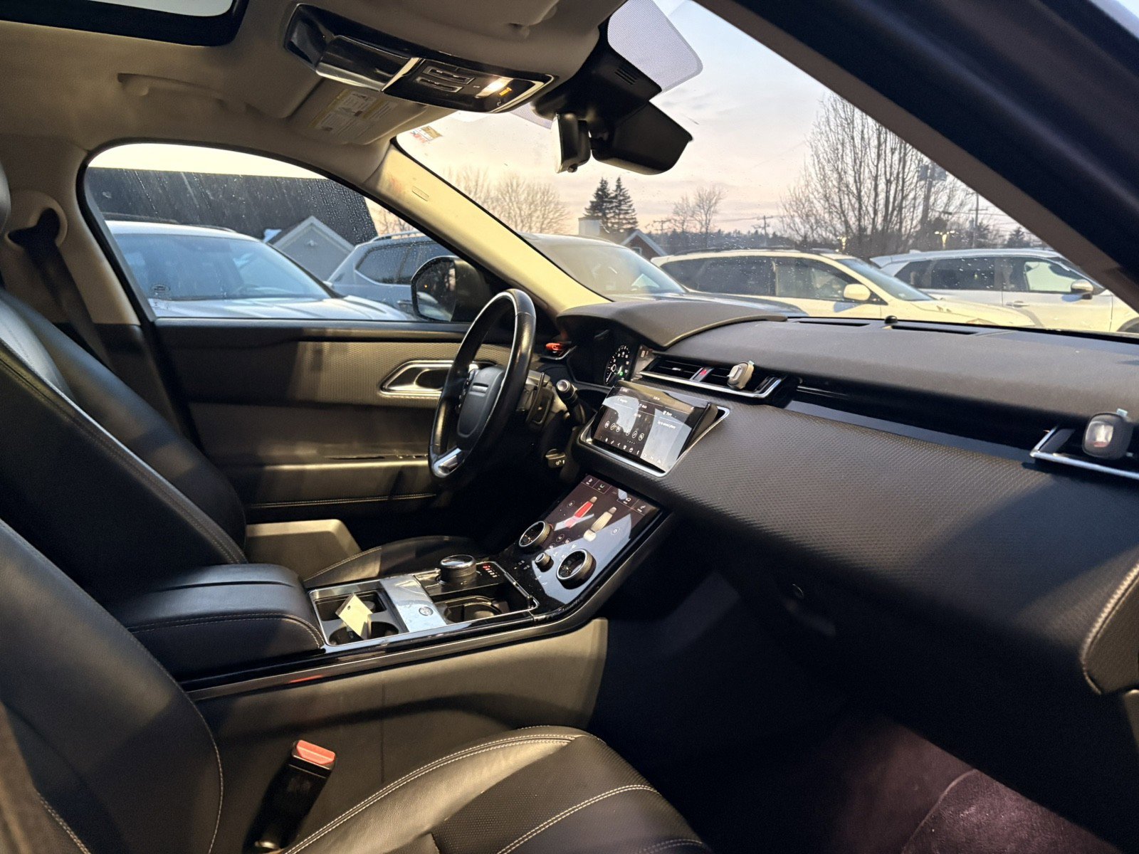 Used 2018 Land Rover Range Rover Velar S image 18