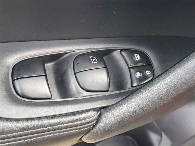 Used 2020 Nissan Rogue S image 15