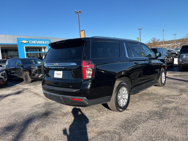Used 2024 Chevrolet Suburban LT image 3