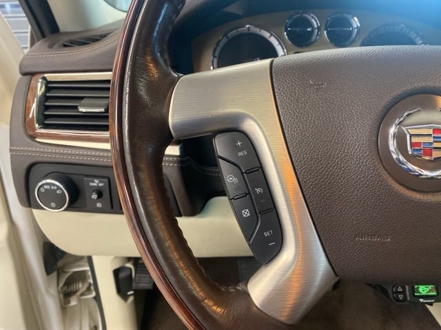 Used 2013 Cadillac Escalade ESV Platinum AWD/4WD image 16